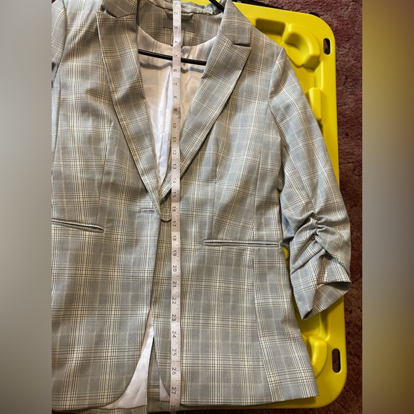 Classy white and gray blazer jacket - Picture 7 of 7